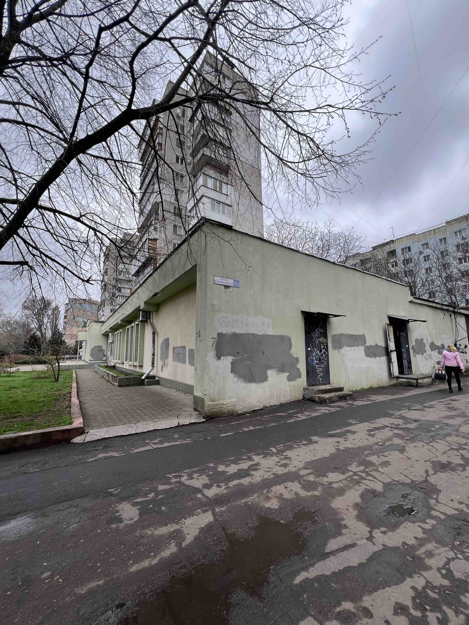Оренда торговельного приміщення 207 м², Варненська вул.