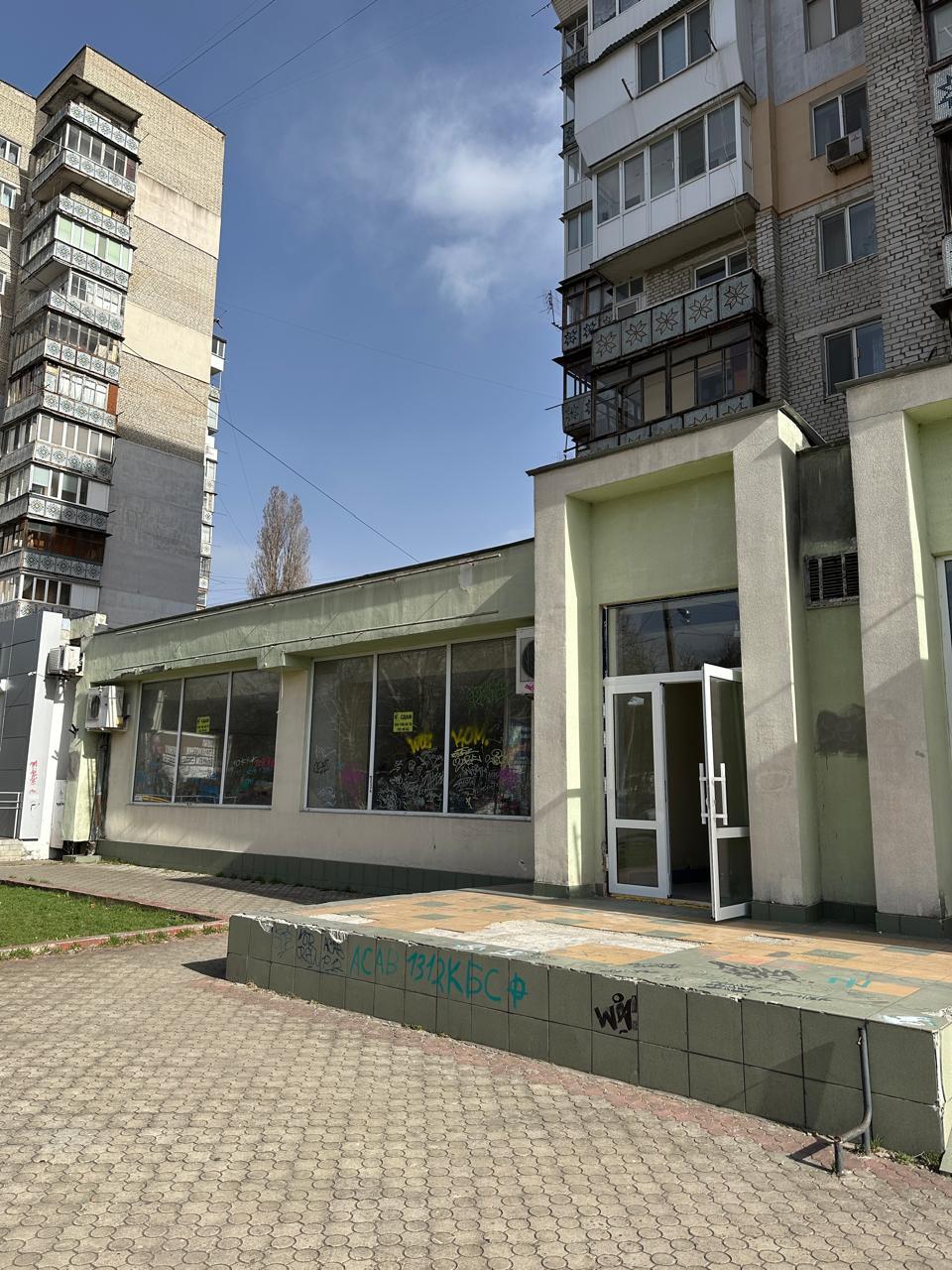 Оренда торговельного приміщення 234 м², Варненська вул.