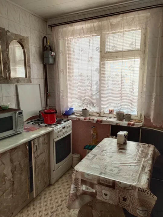 Продаж 3-кімнатної квартири 60 м², Нижньосироватська вул.