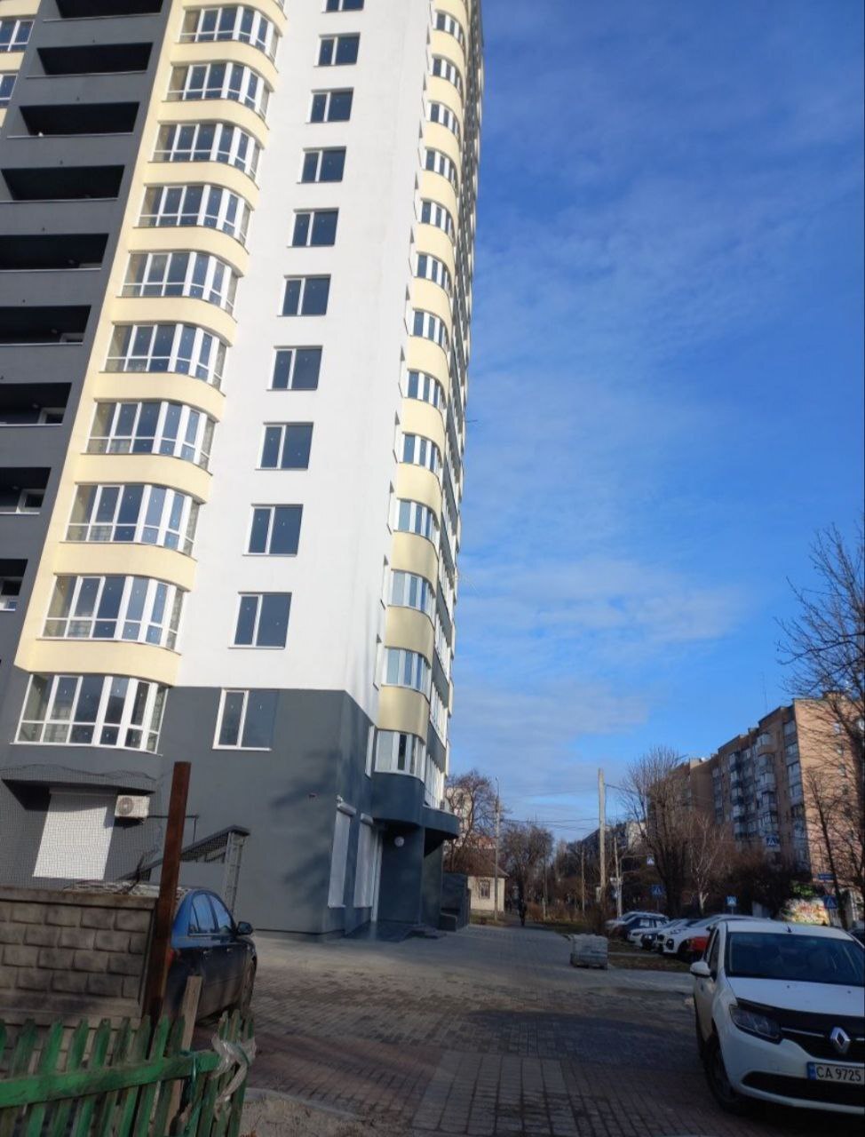 Продаж 2-кімнатної квартири 68 м², Митницька вул.
