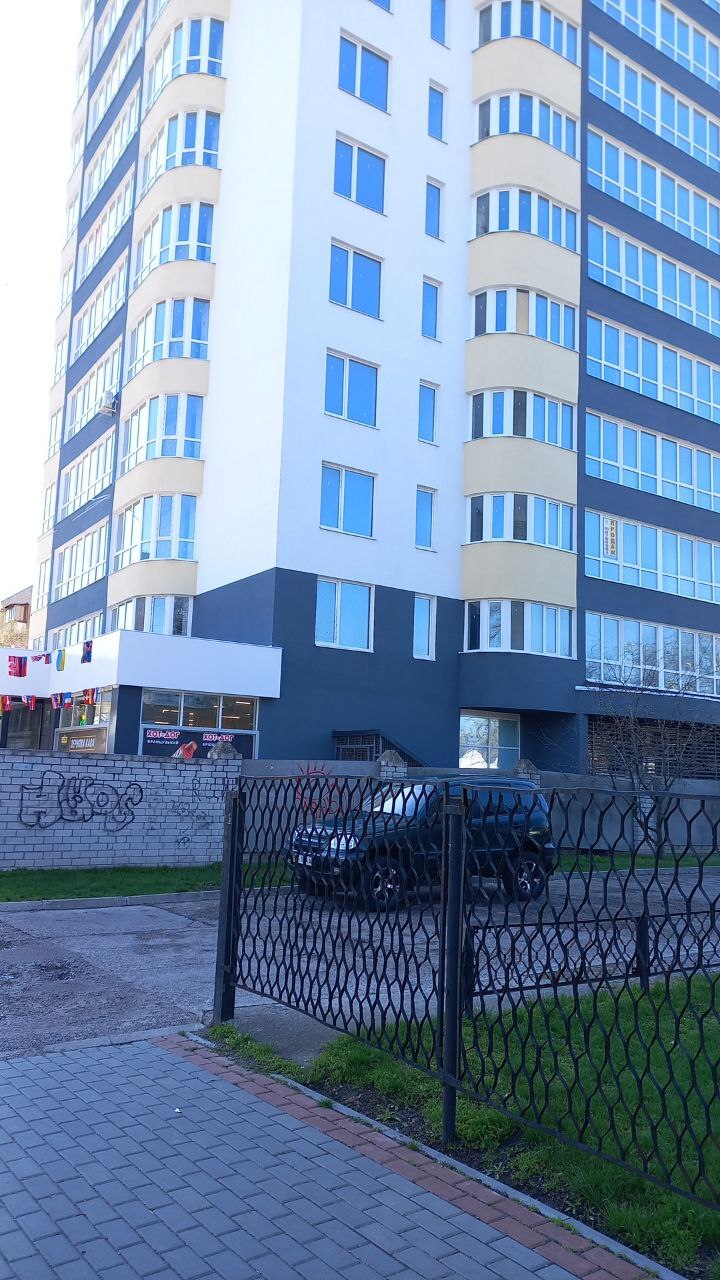Продаж 2-кімнатної квартири 68 м², Митницька вул.