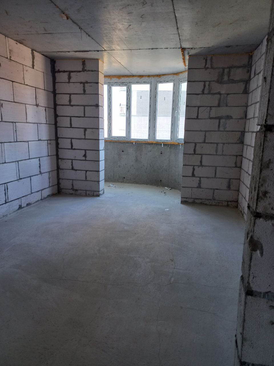 Продаж 2-кімнатної квартири 68 м², Митницька вул.