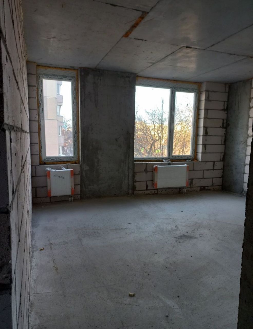 Продаж 2-кімнатної квартири 68 м², Митницька вул.