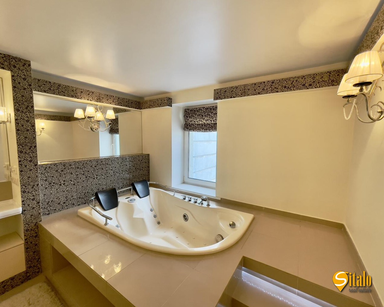 Продажа 5-комнатной квартиры 192 м², Ломоносова ул., 52/3