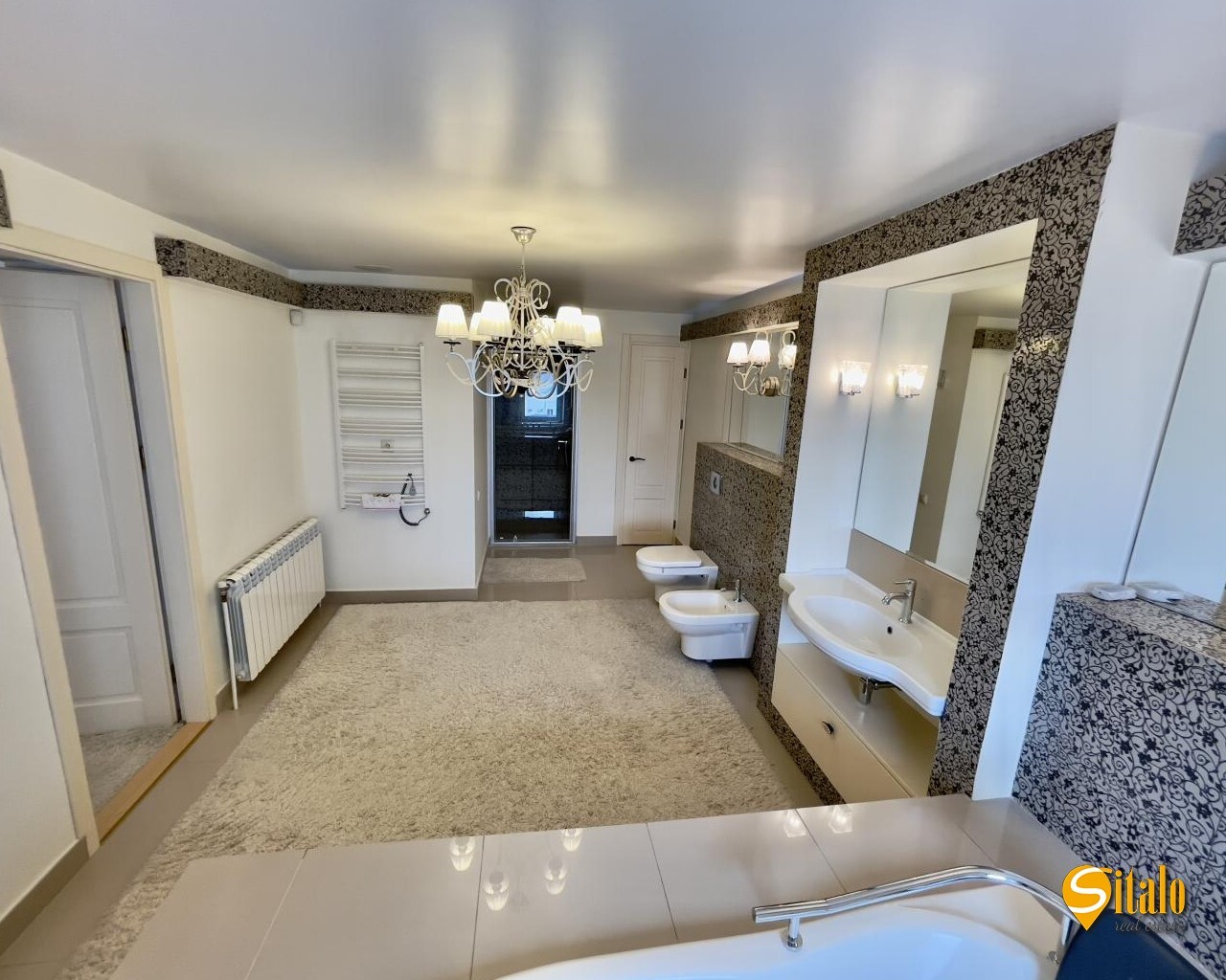 Продажа 5-комнатной квартиры 192 м², Ломоносова ул., 52/3