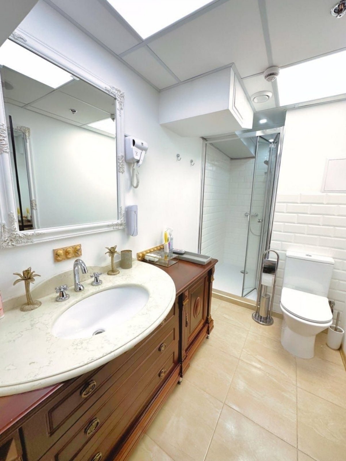 Оренда приміщення вільного призначення 250 м², Саперно-Слобідська вул., 8