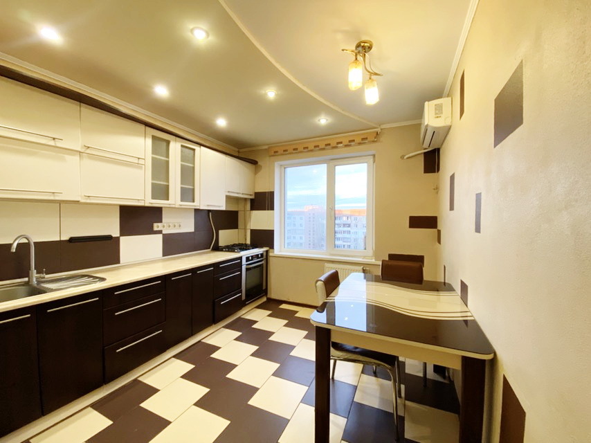 Продажа 3-комнатной квартиры 68 м², Озерная ул., 15А