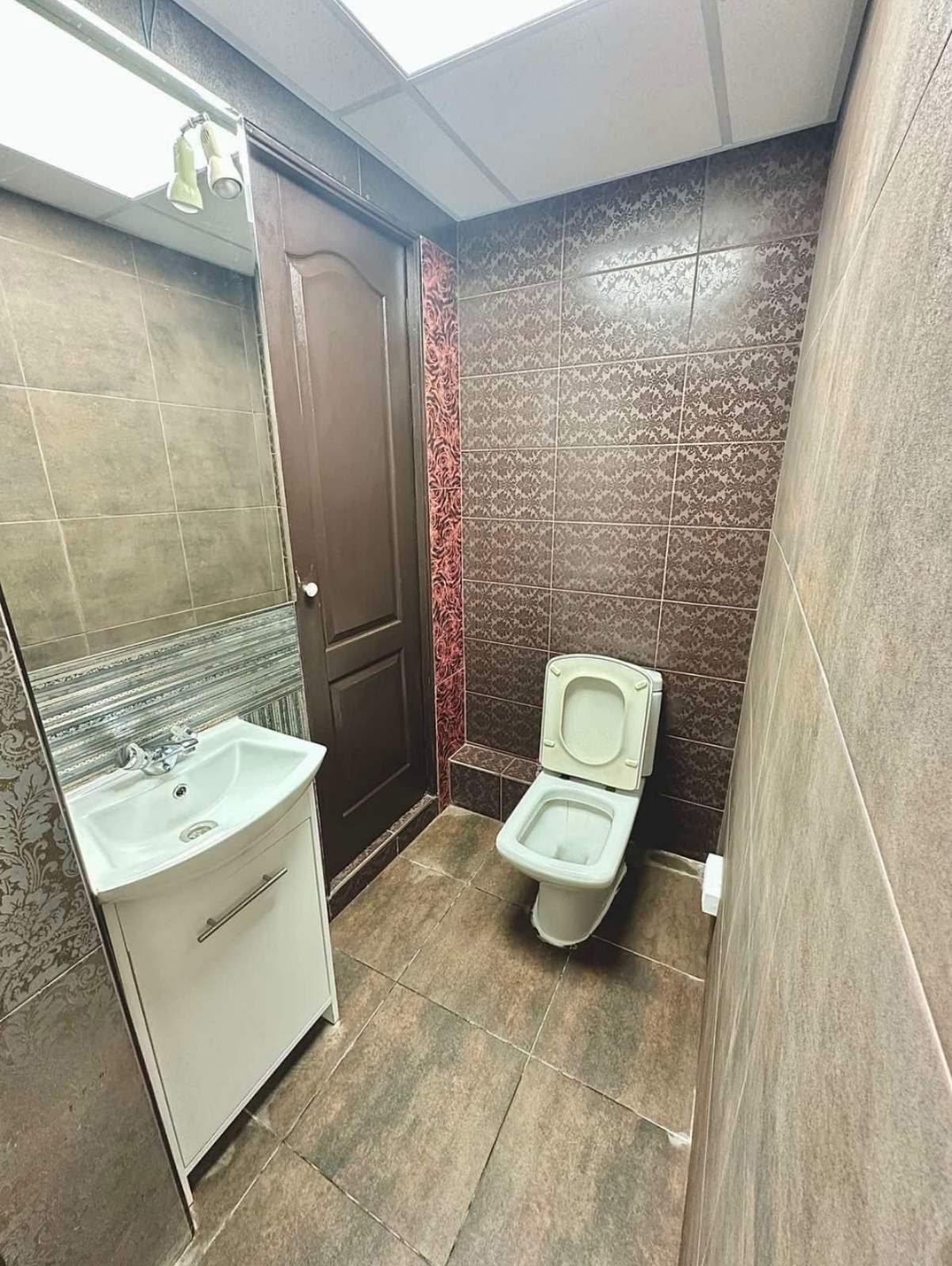 Оренда приміщення вільного призначення 28 м², Саперно-Слобідська вул., 8