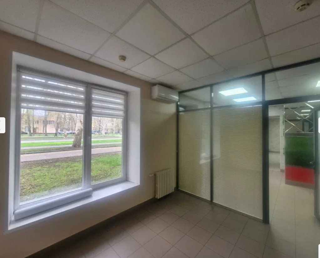 Оренда приміщення вільного призначення 80 м², Варненська вул.