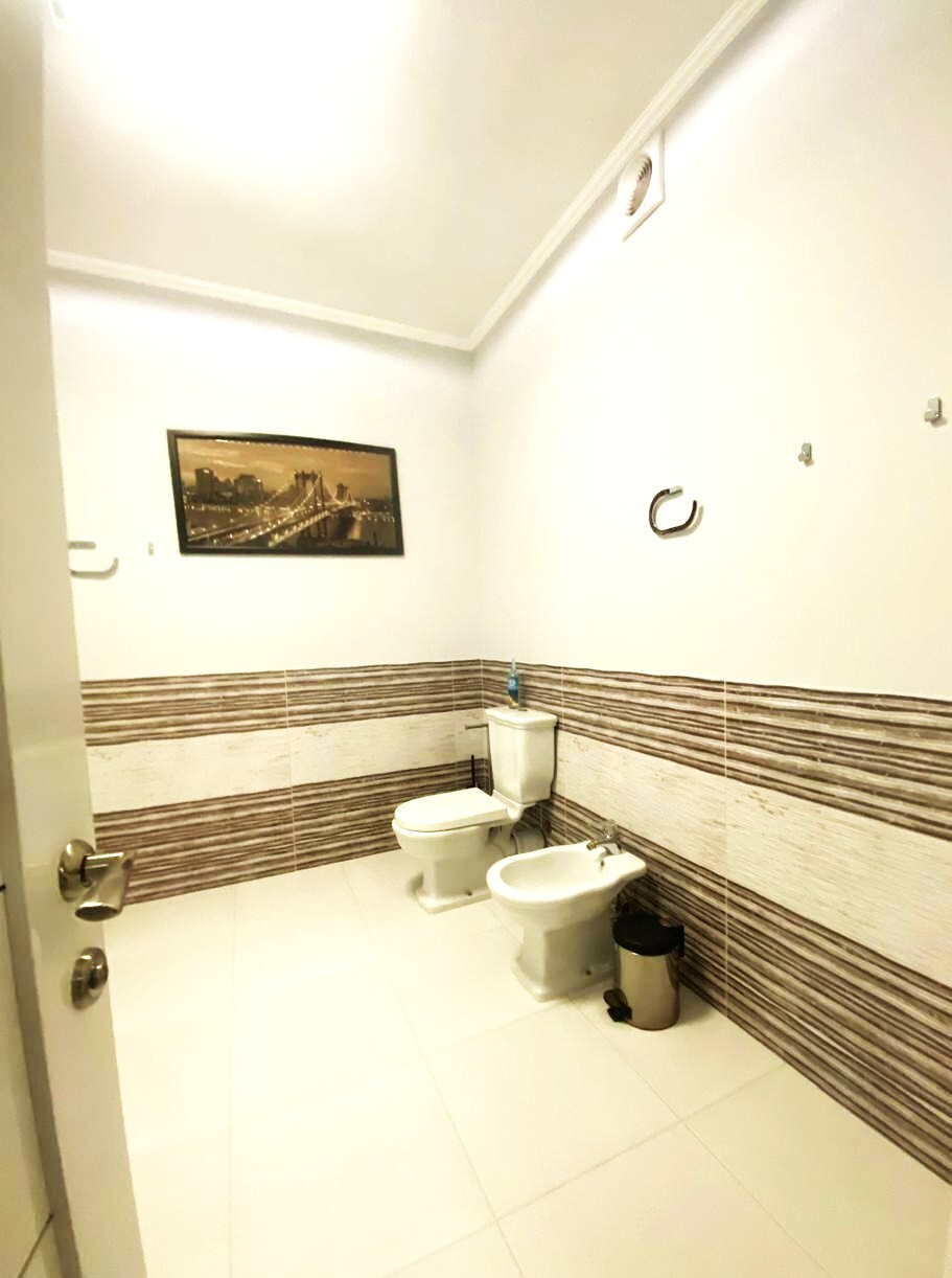 Продажа 2-комнатной квартиры 140 м², Кловский спуск, 7А