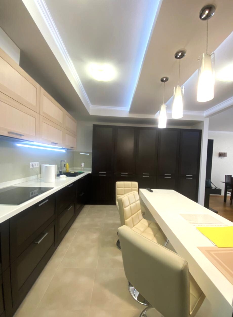 Продажа 2-комнатной квартиры 140 м², Кловский спуск, 7А