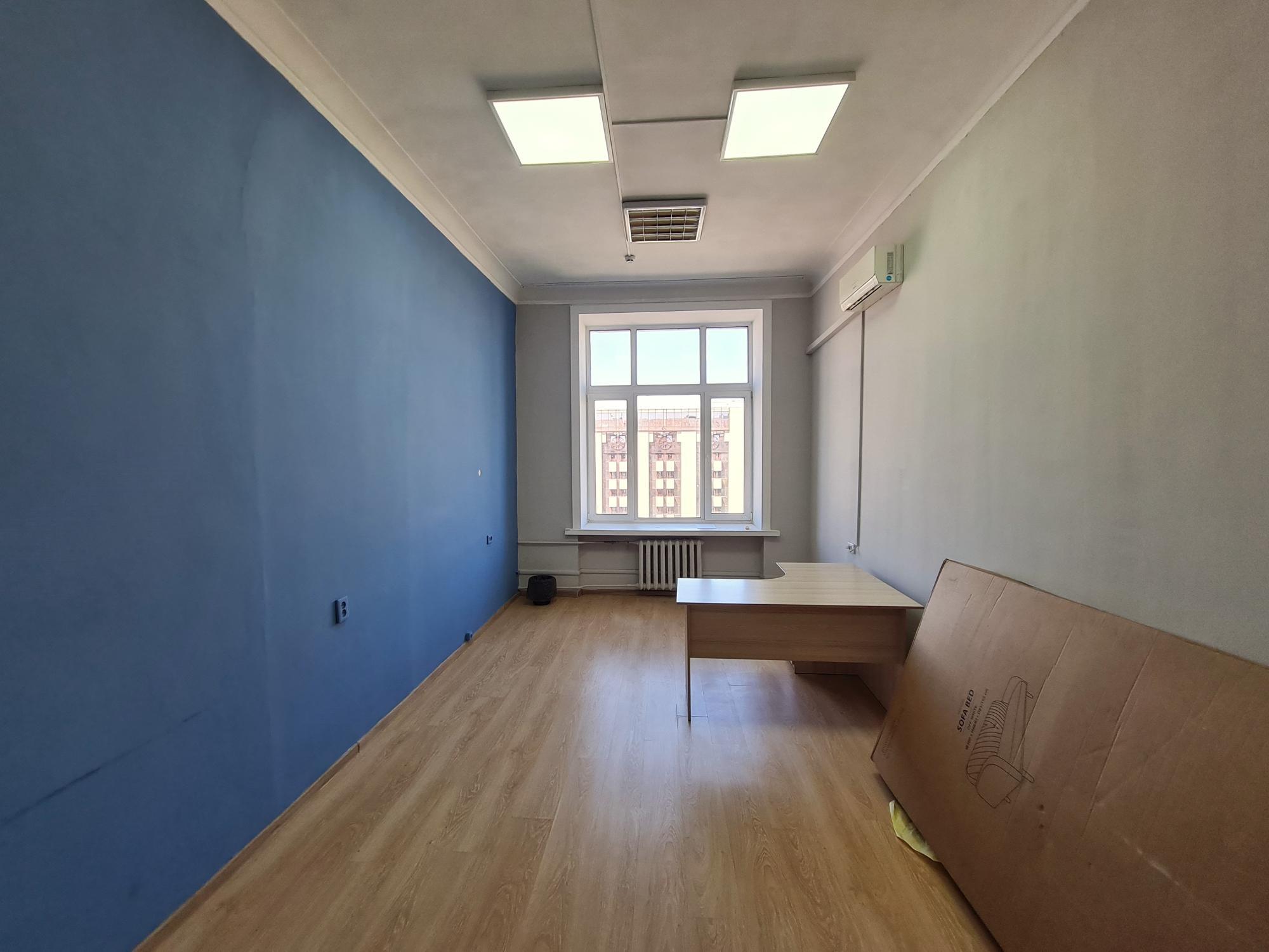 Оренда офісу 18.8 м², Хрещатик вул., 7/11