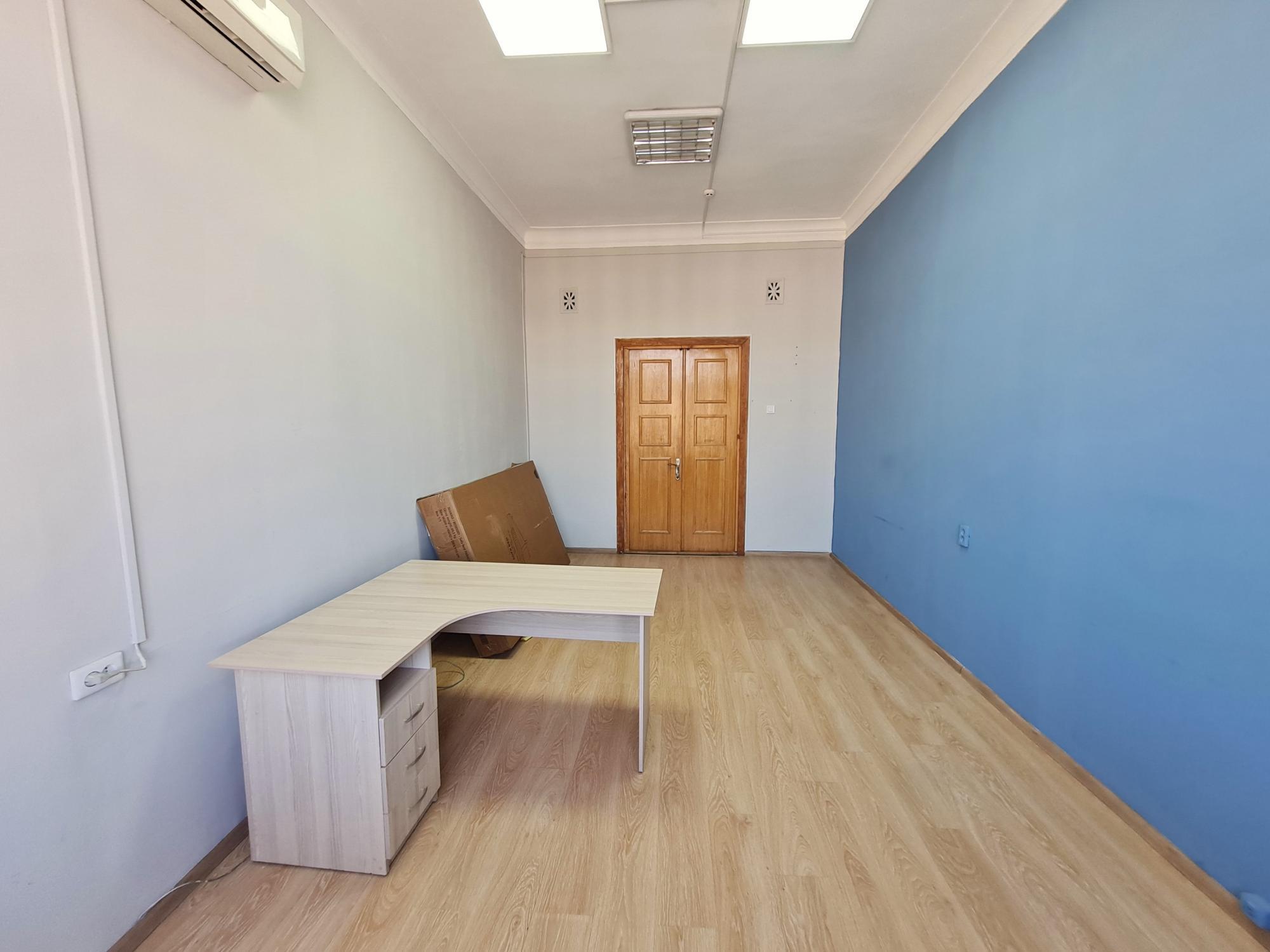 Оренда офісу 18.8 м², Хрещатик вул., 7/11