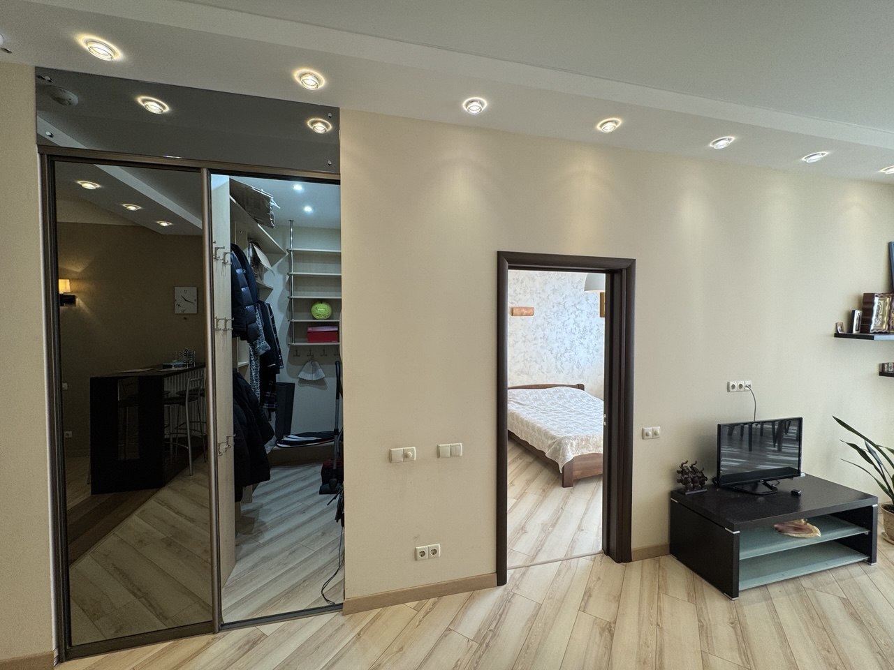 Продажа 2-комнатной квартиры 63 м², Армейская ул.