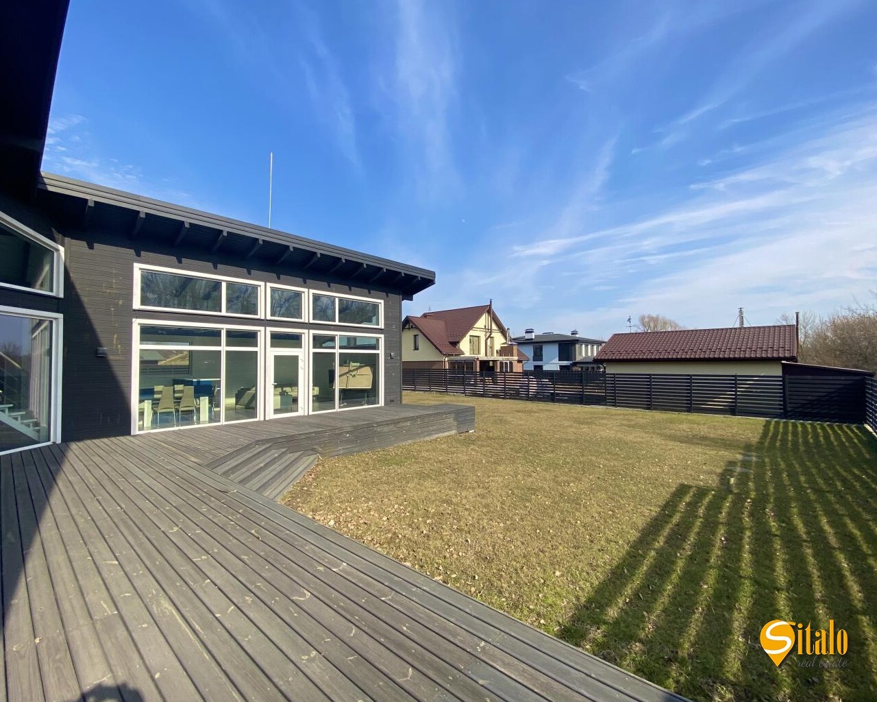 Продаж будинку 230 м²