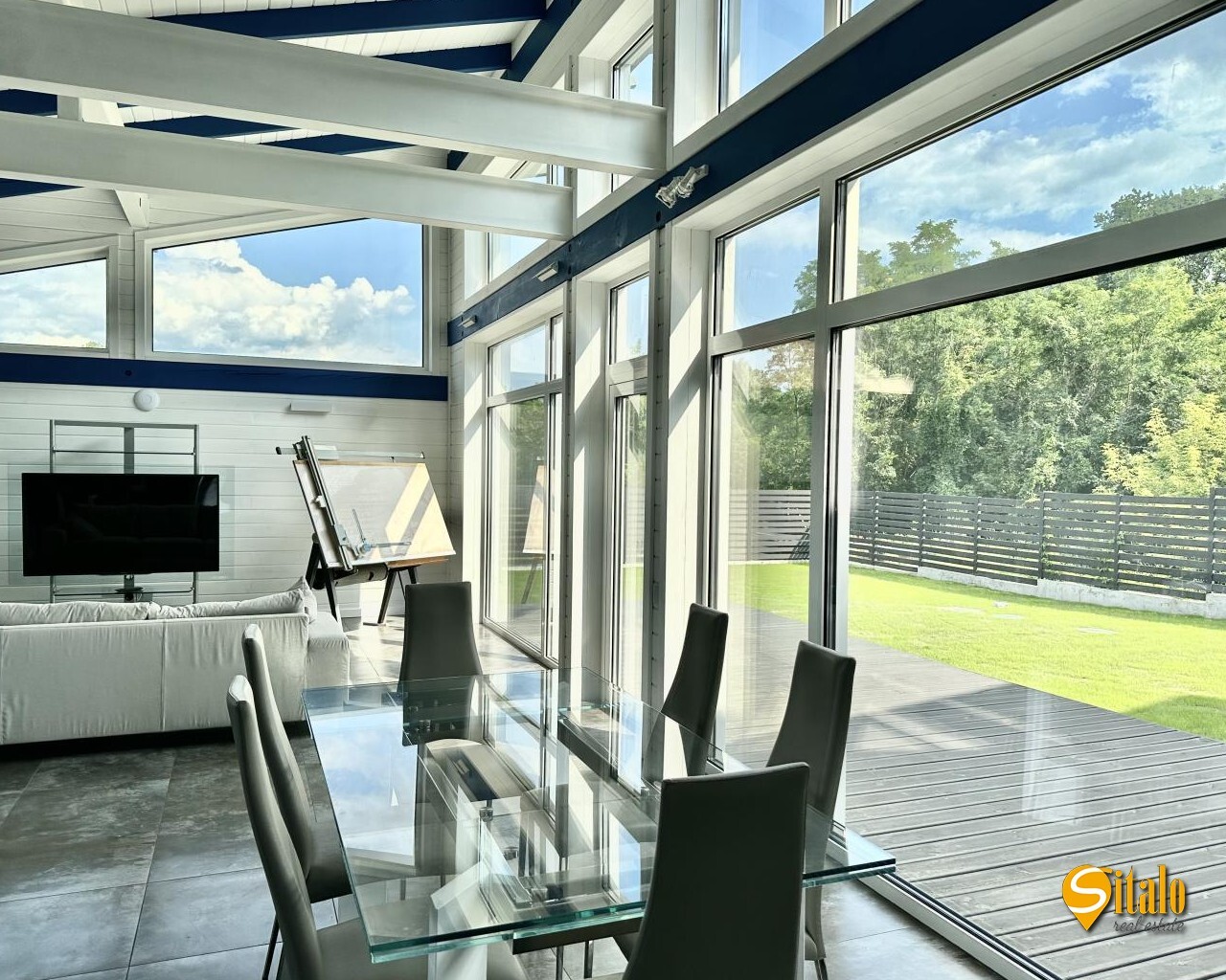 Продаж будинку 230 м²