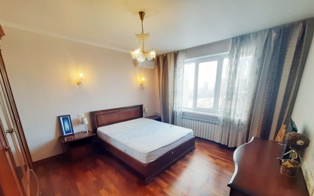 Аренда 3-комнатной квартиры 82 м², Михаила Омельяновича-Павленко ул., 13
