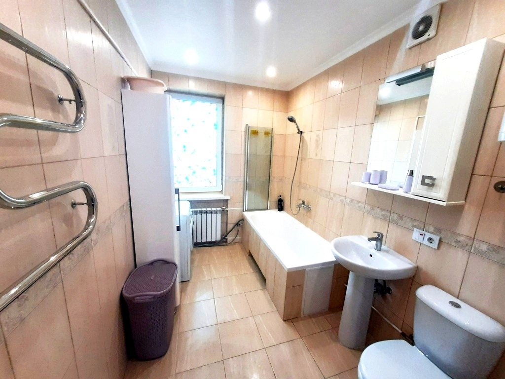 Аренда 3-комнатной квартиры 82 м², Михаила Омельяновича-Павленко ул., 13