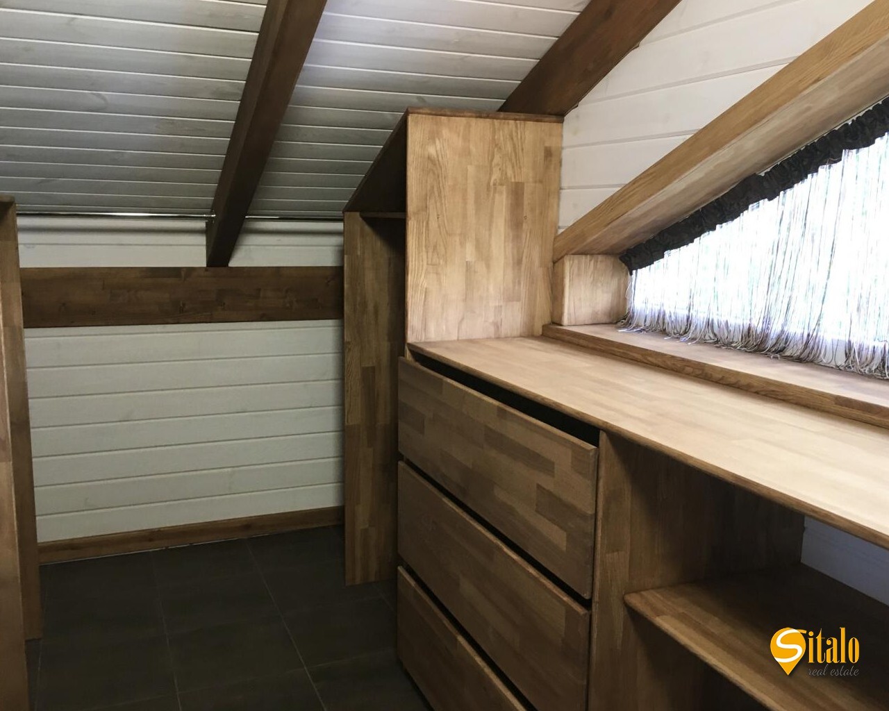 Продаж будинку 198 м²