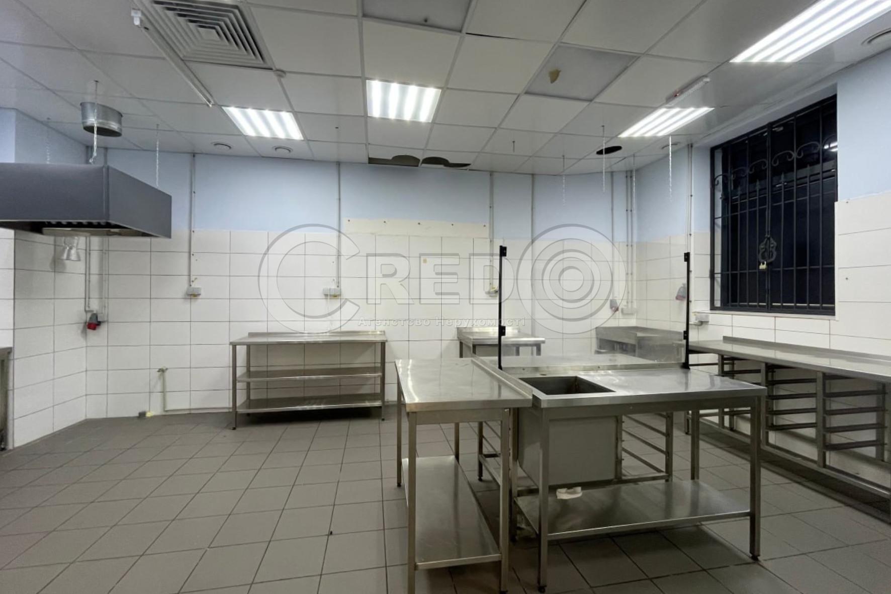 Оренда торговельного приміщення 207 м², Комерційна вул.