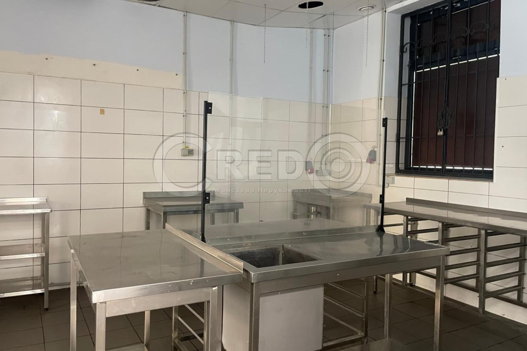 Оренда торговельного приміщення 207 м², Комерційна вул.