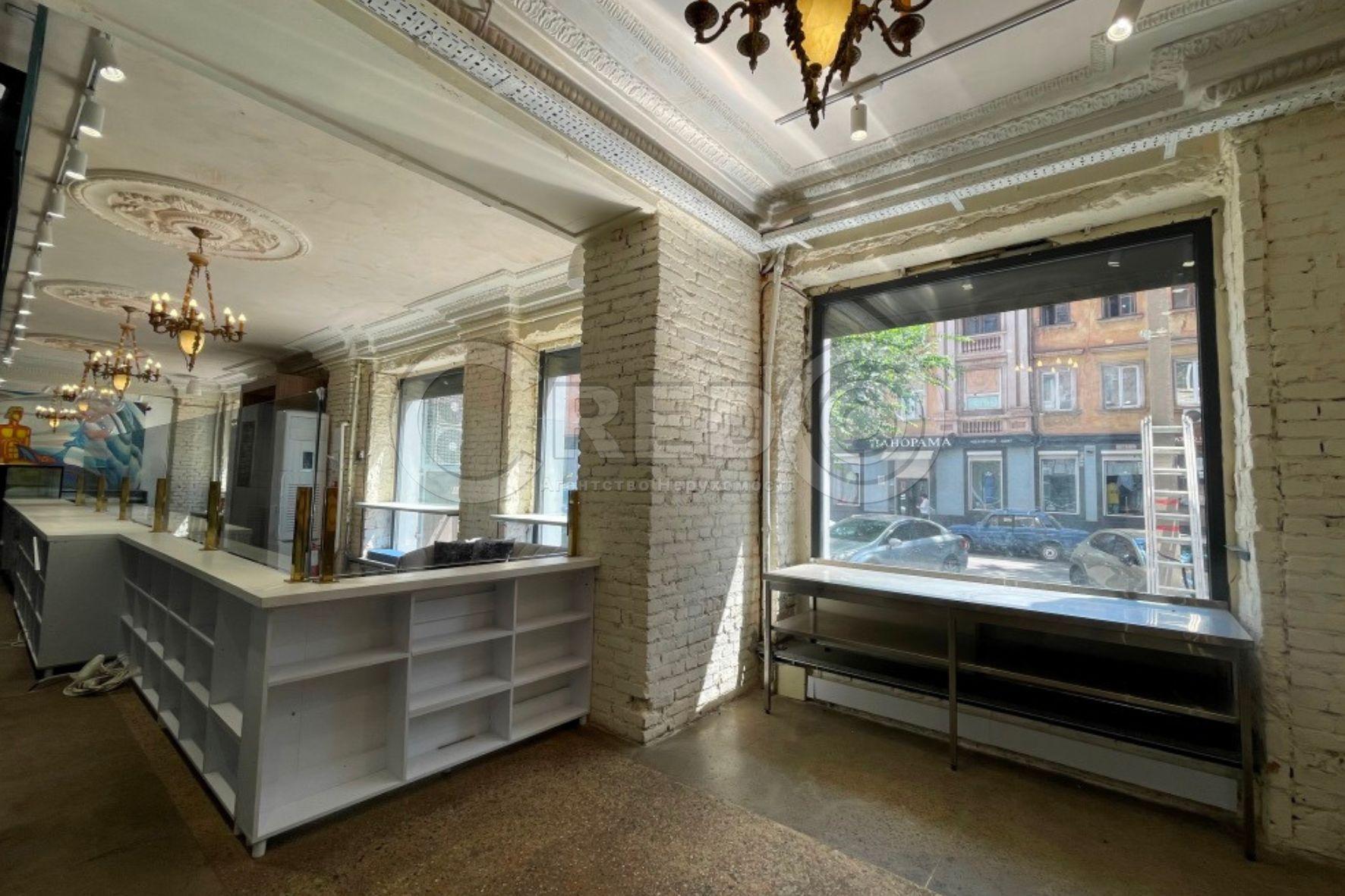 Оренда торговельного приміщення 207 м², Комерційна вул.