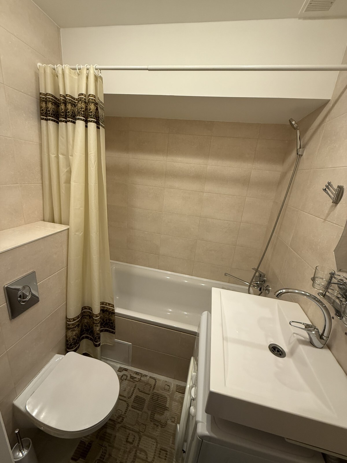 Аренда 2-комнатной квартиры 56 м², Владимира Мономаха ул.