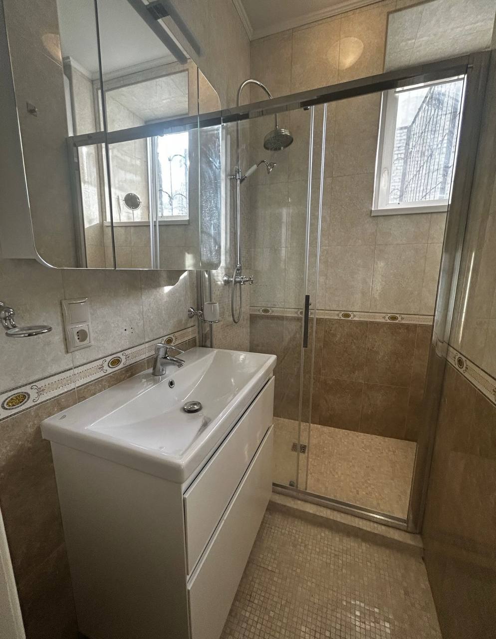 Оренда 3-кімнатної квартири 75 м², Лисенка вул., 8