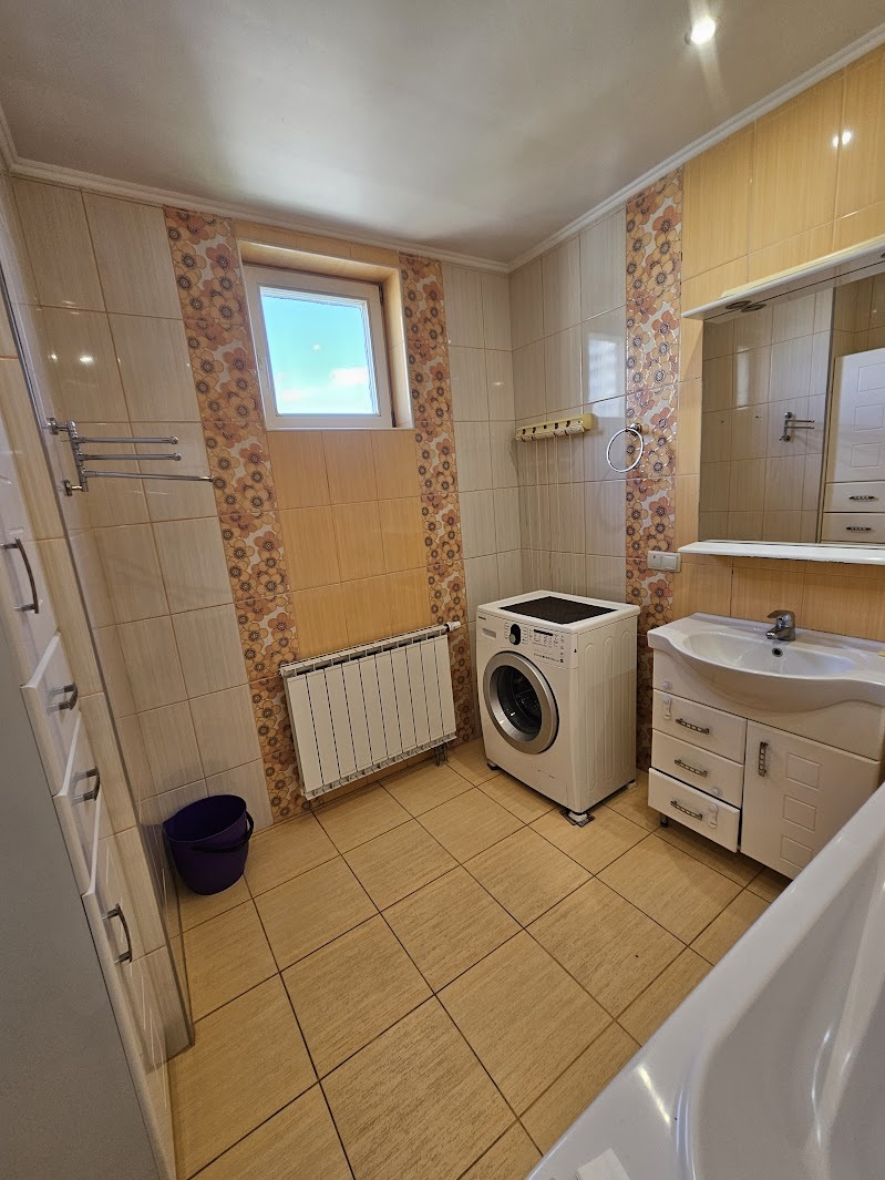 Продаж 2-кімнатної квартири 75 м², Макіївський пров., 10А