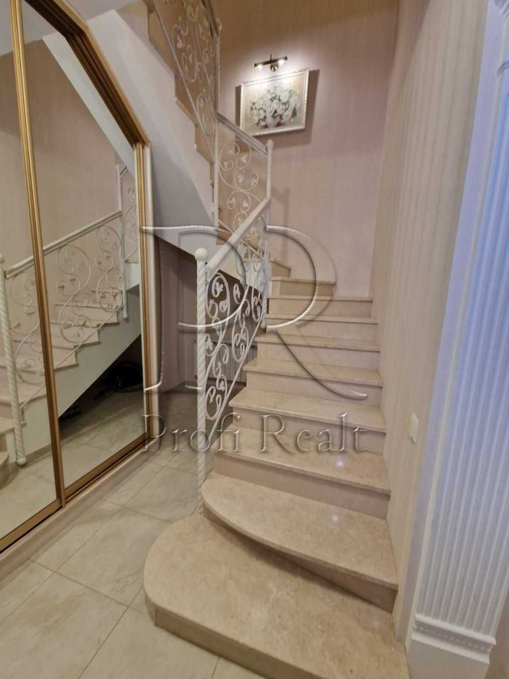 Продаж будинку 215 м², Богатирська вул.