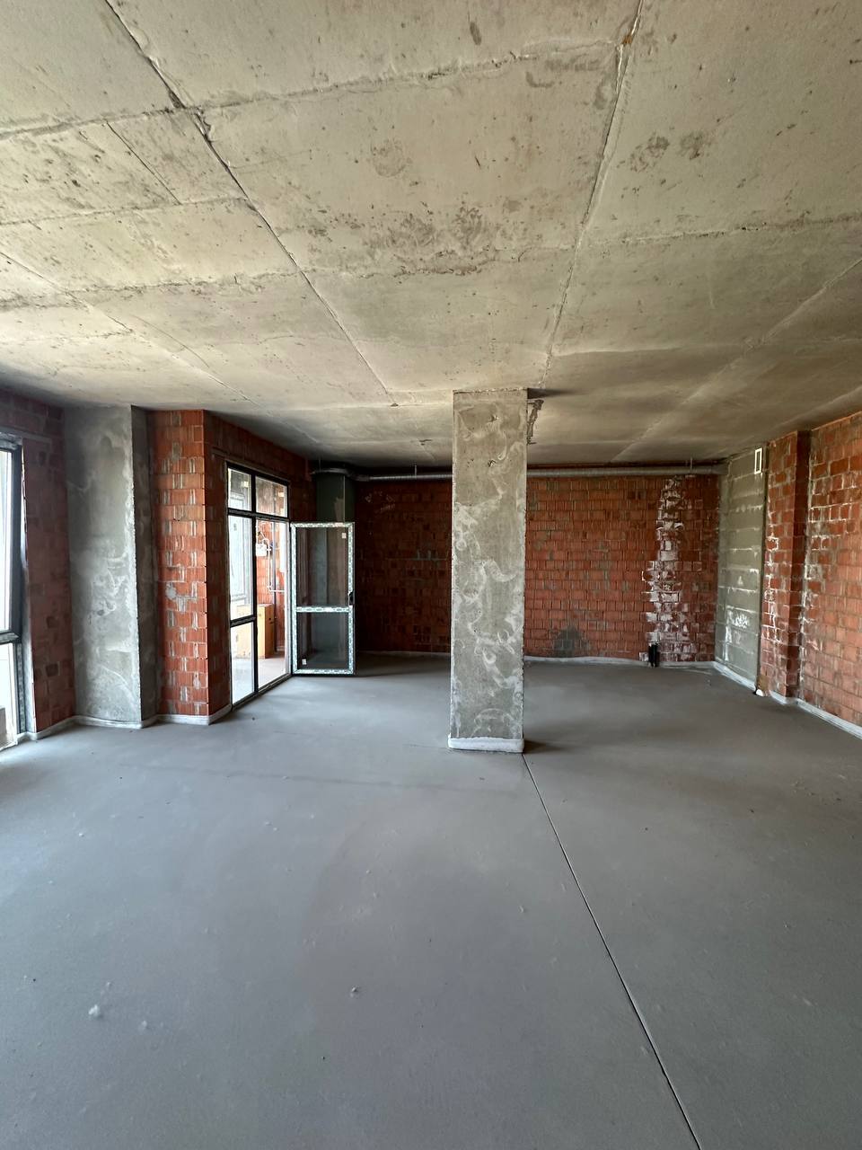 Продаж квартири з вільним плануванням 70 м², Першозванівська вул.