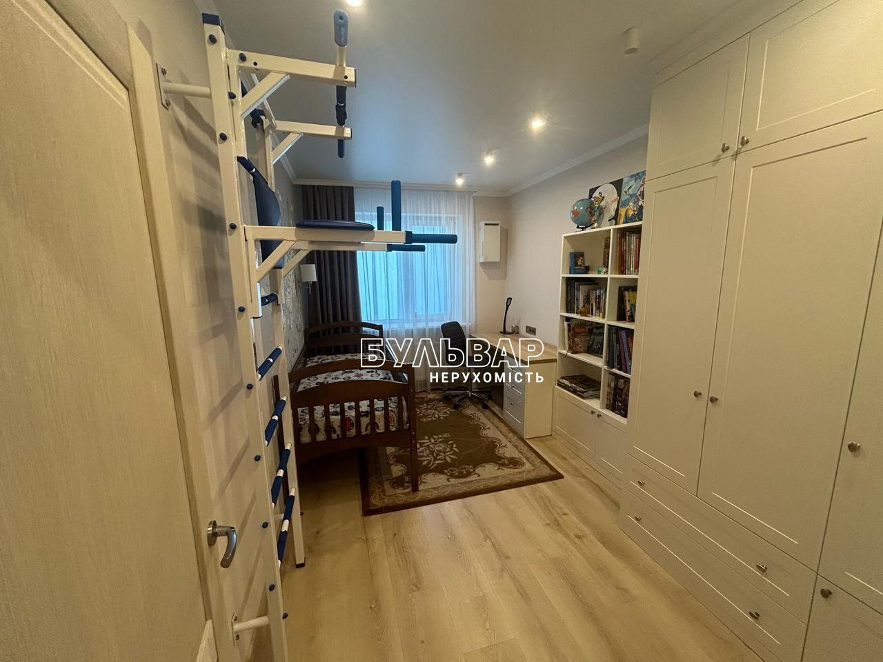 Продажа 4-комнатной квартиры 90 м², Домостроительная ул., 11
