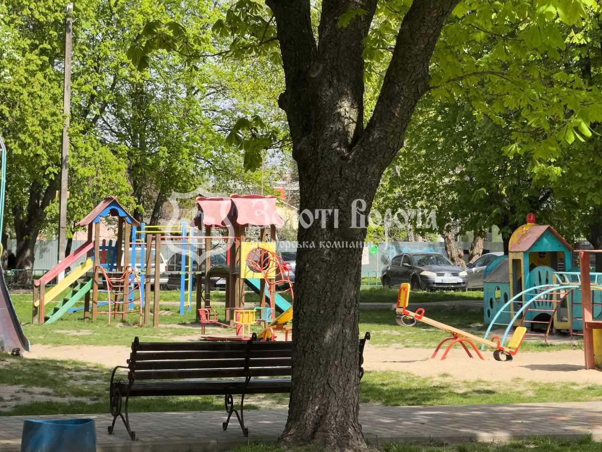 Продаж 3-кімнатної квартири 55.2 м², Київський Шлях вул., 11