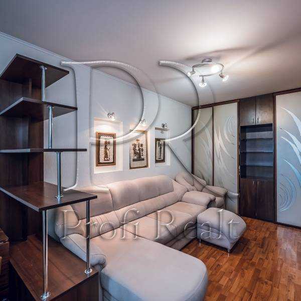 Продажа 3-комнатной квартиры 72 м², Академика Глушкова просп., 45