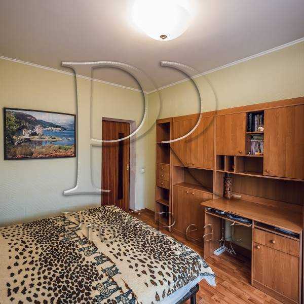 Продажа 3-комнатной квартиры 72 м², Академика Глушкова просп., 45