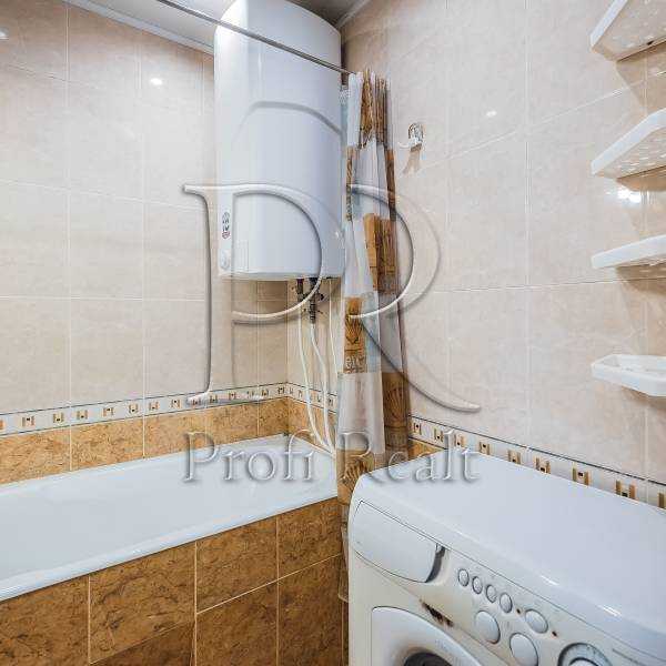 Продажа 3-комнатной квартиры 72 м², Академика Глушкова просп., 45