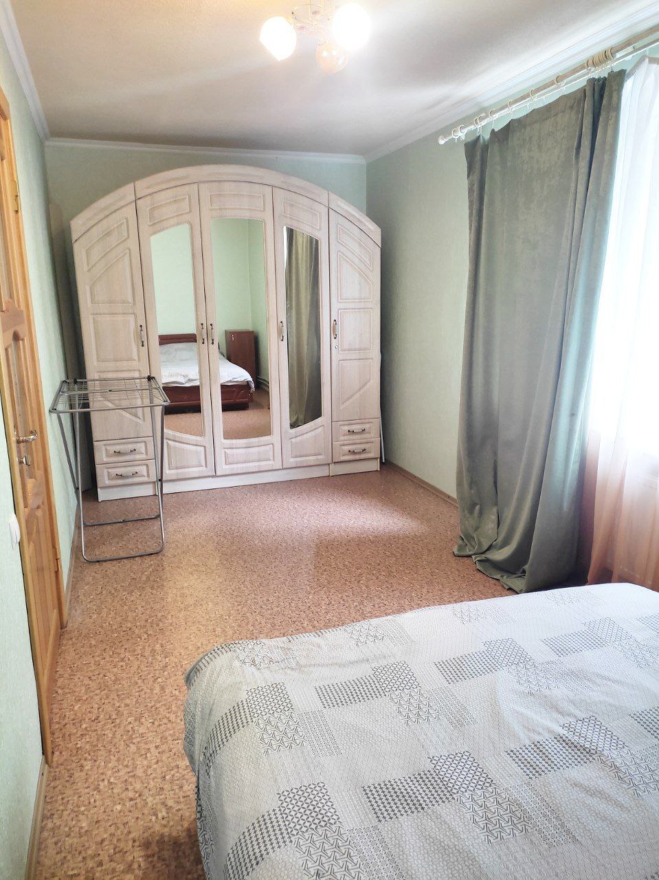 Продаж 2-кімнатної квартири 45.8 м², Першотравнева вул.