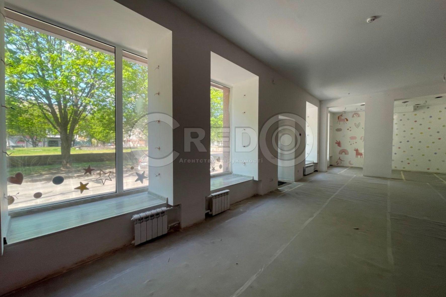 Оренда магазину 130 м², Есенина вул.