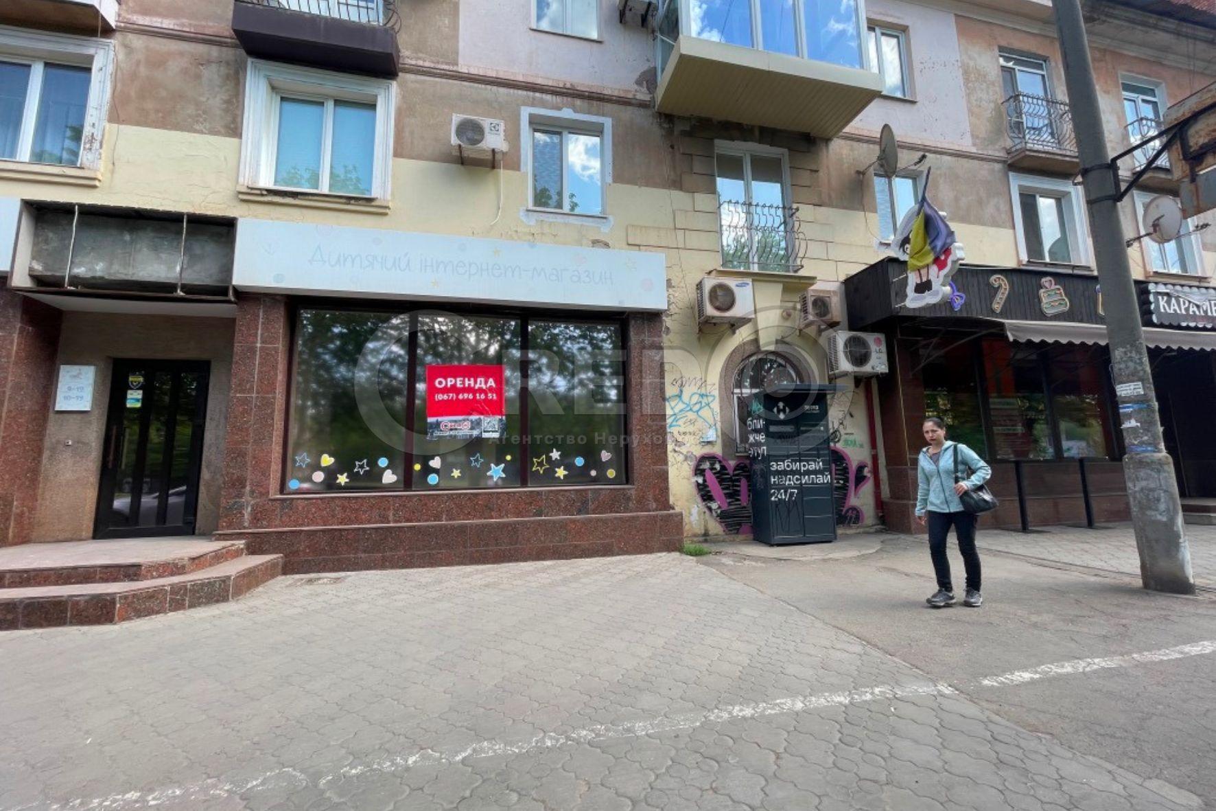 Оренда магазину 130 м², Есенина вул.