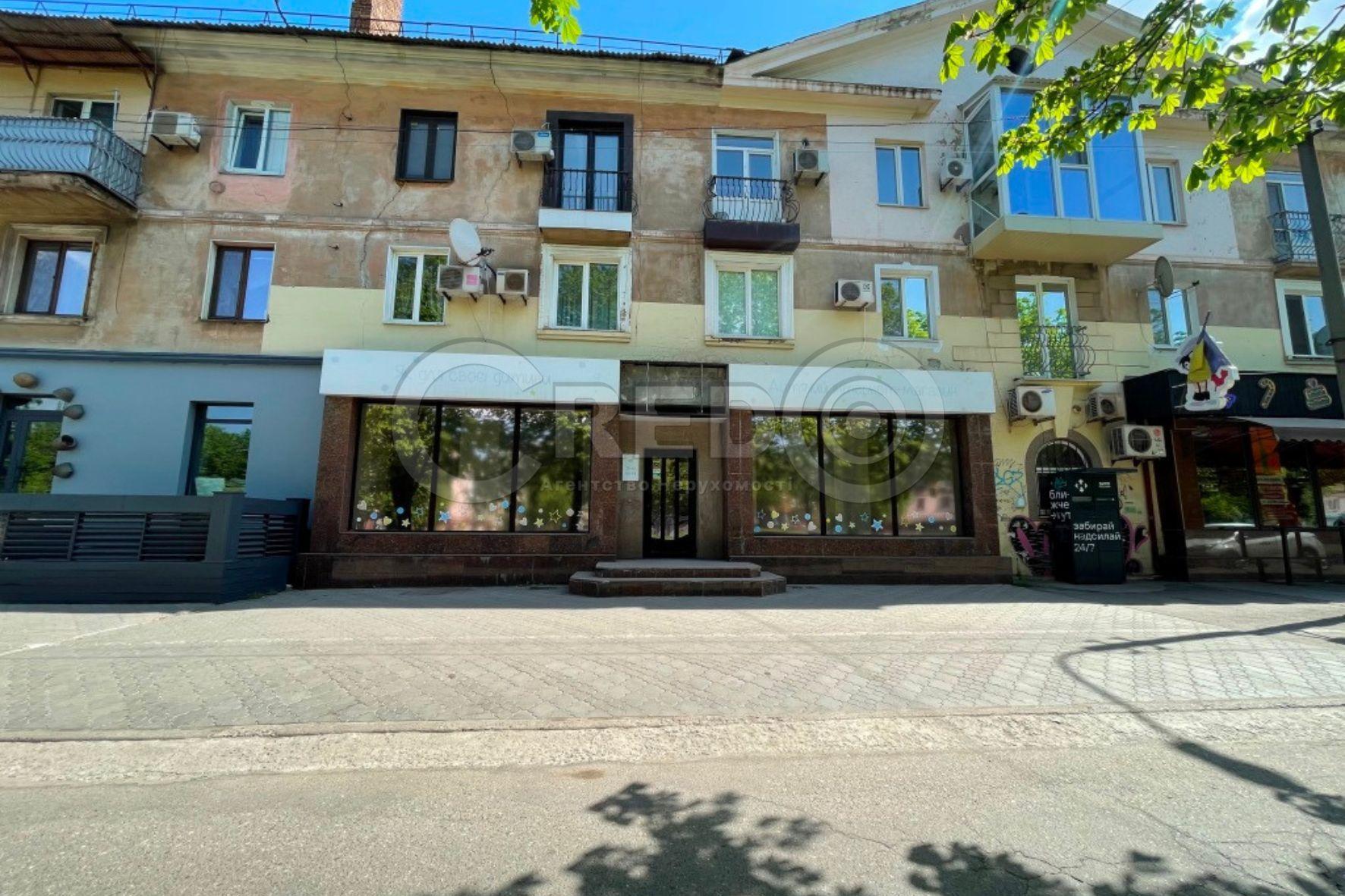 Оренда магазину 130 м², Есенина вул.
