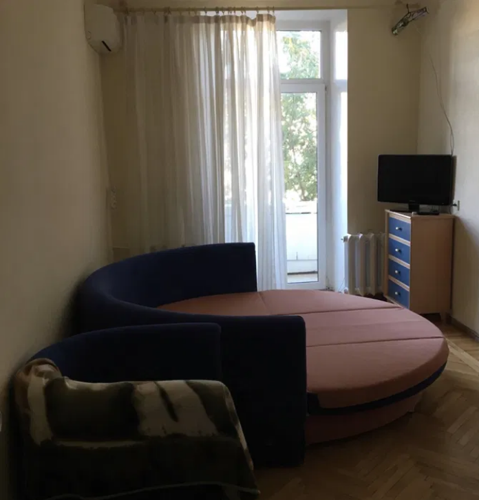 Продажа 1-комнатной квартиры 39 м², Базарная ул.