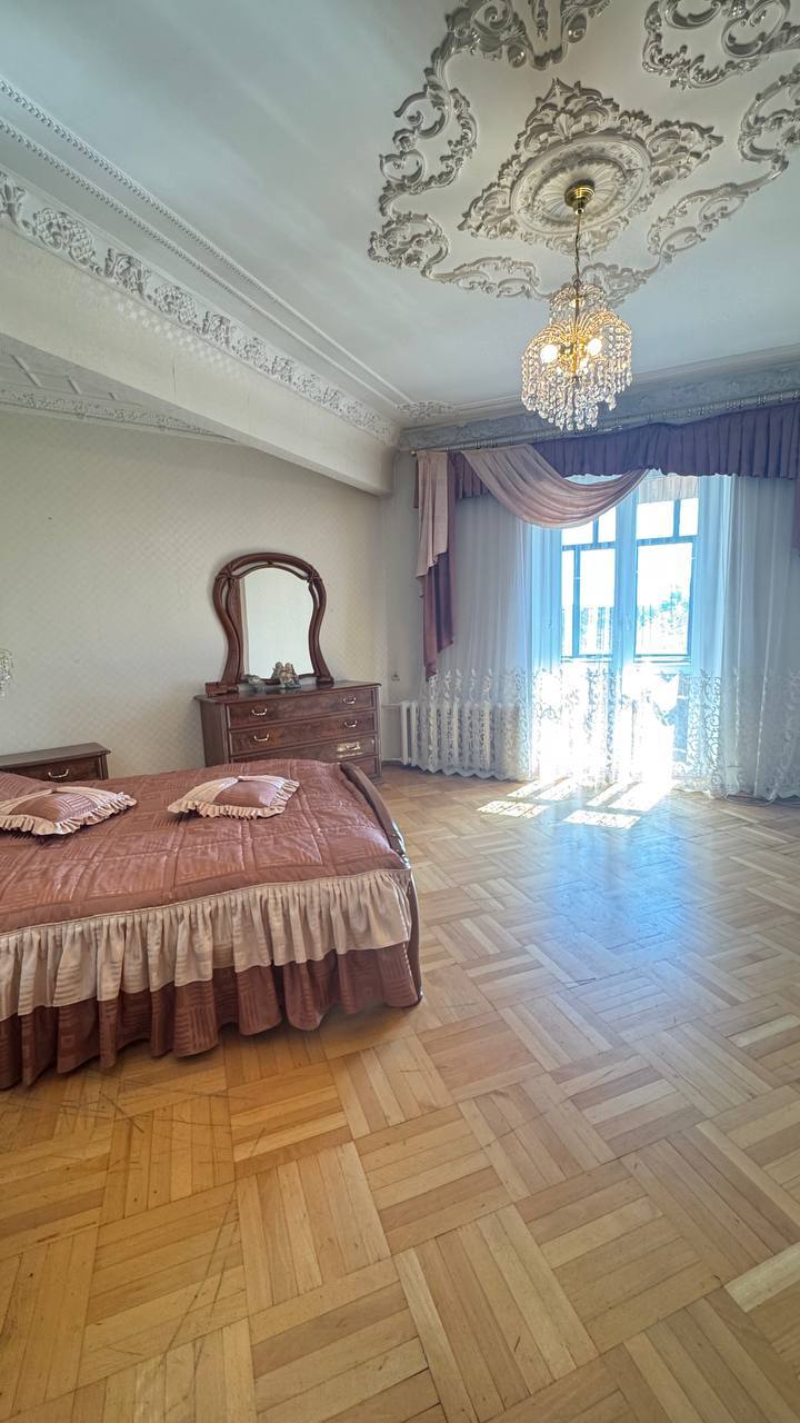 Продаж 2-кімнатної квартири 78 м², Дмитрія Яворницького просп.