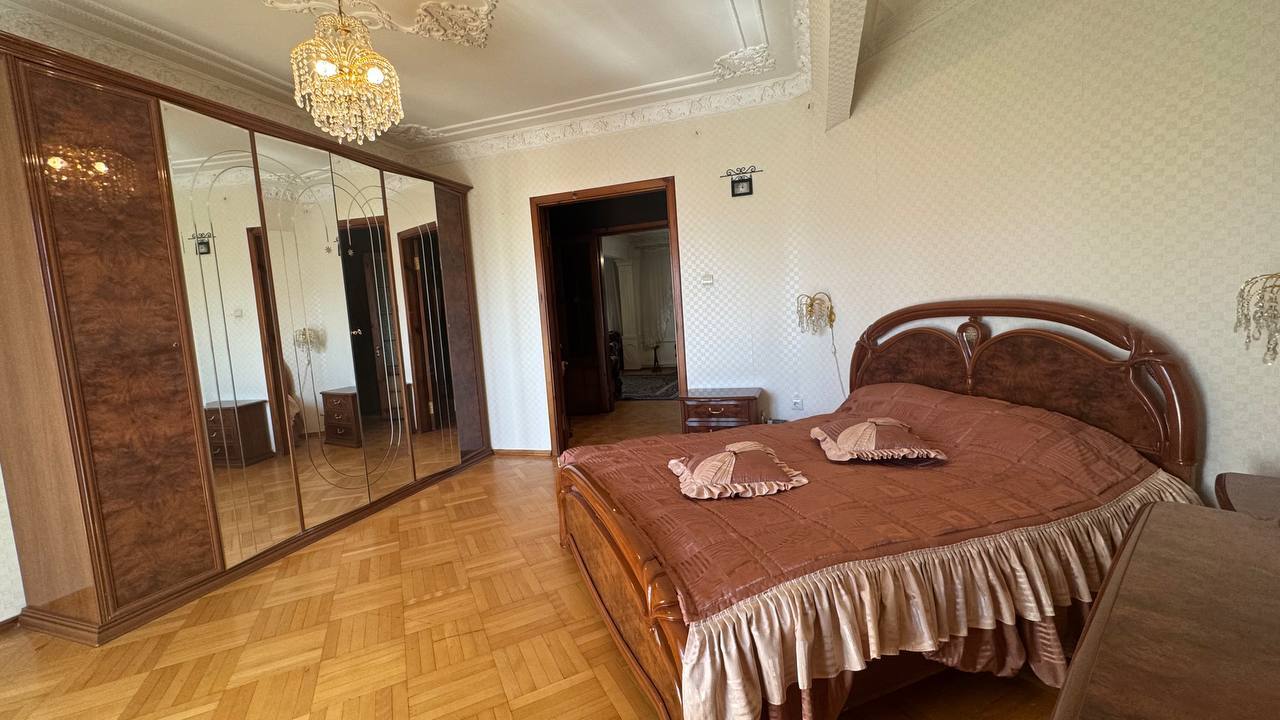 Продаж 2-кімнатної квартири 78 м², Дмитрія Яворницького просп.
