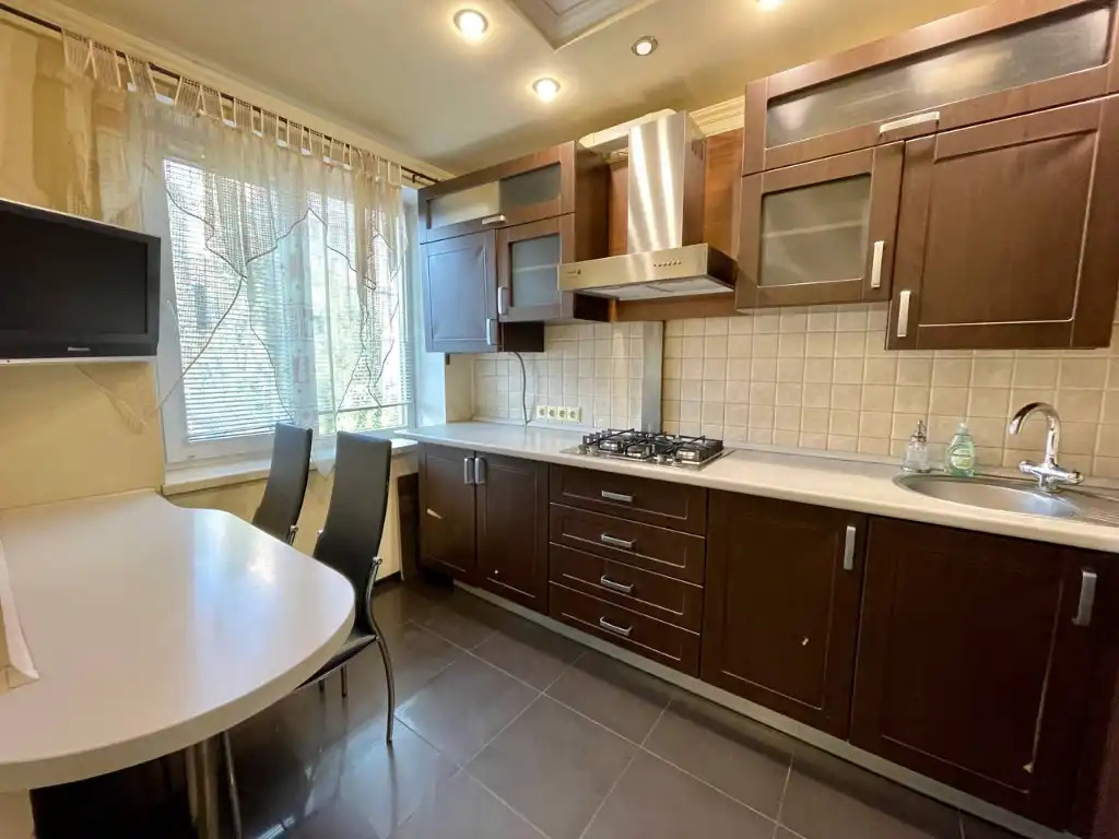 Оренда 3-кімнатної квартири 66 м², Набережна Перемоги вул., 106