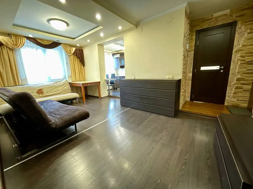 Оренда 3-кімнатної квартири 66 м², Набережна Перемоги вул., 106