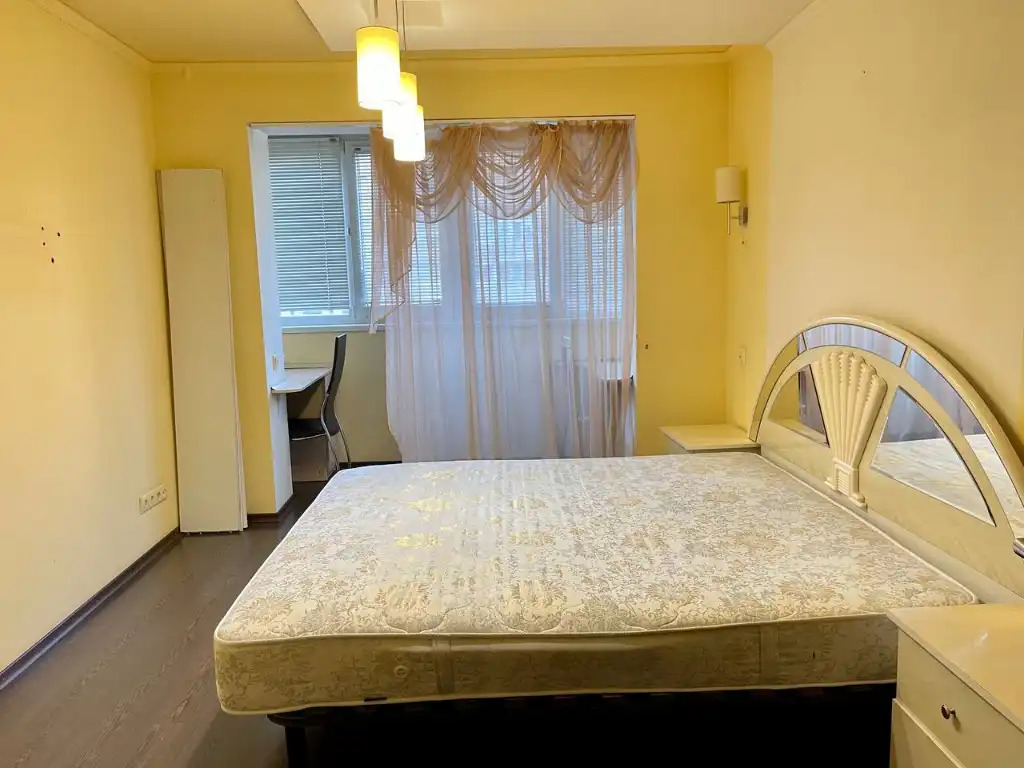 Оренда 3-кімнатної квартири 66 м², Набережна Перемоги вул., 106