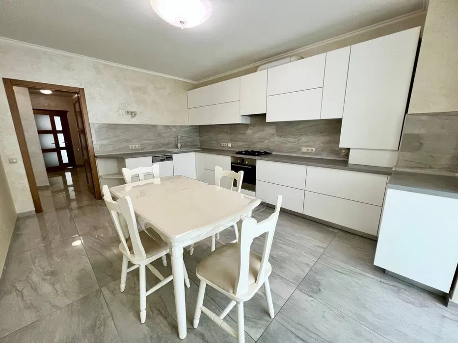 Аренда 2-комнатной квартиры 82 м², Василия Жуковского ул., 18