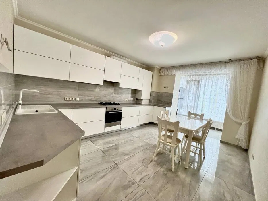 Аренда 2-комнатной квартиры 82 м², Василия Жуковского ул., 18