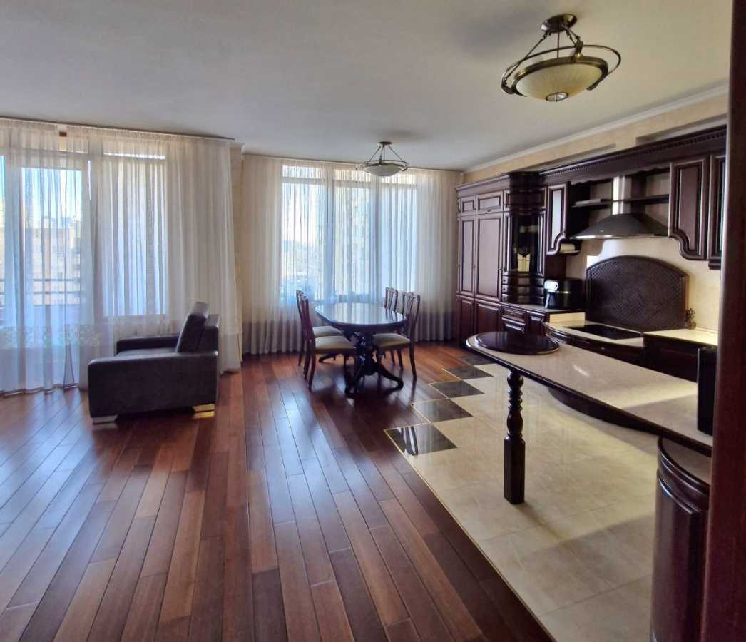 Продаж 3-кімнатної квартири 134 м², Жилянська вул., 59