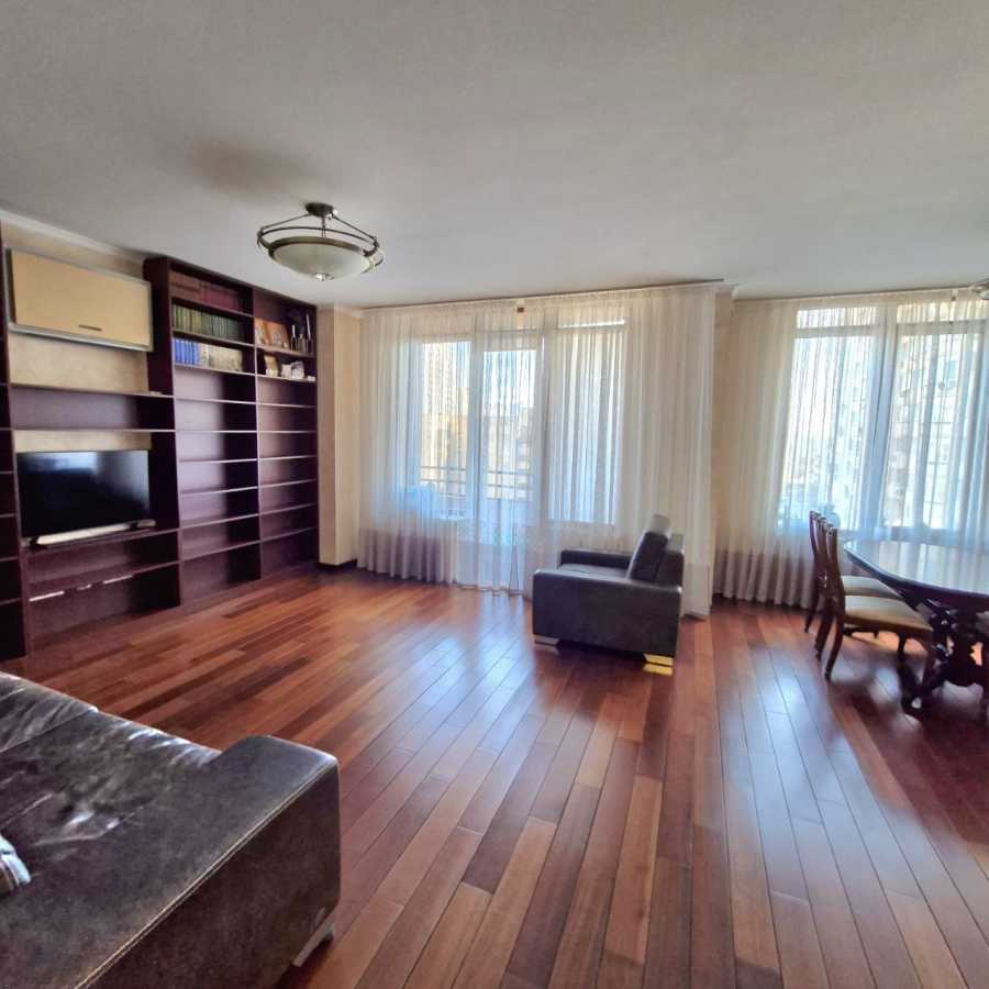 Продаж 3-кімнатної квартири 134 м², Жилянська вул., 59